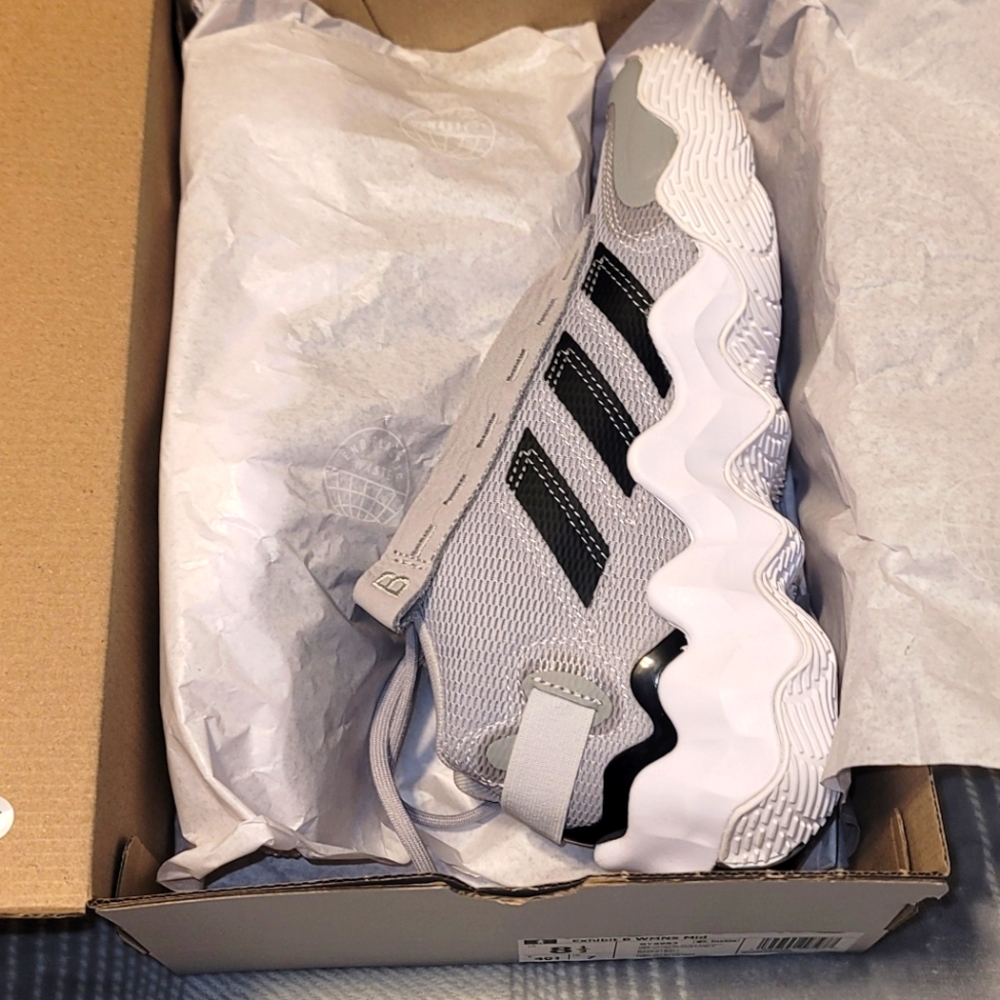 Womens sneakers new 8.5